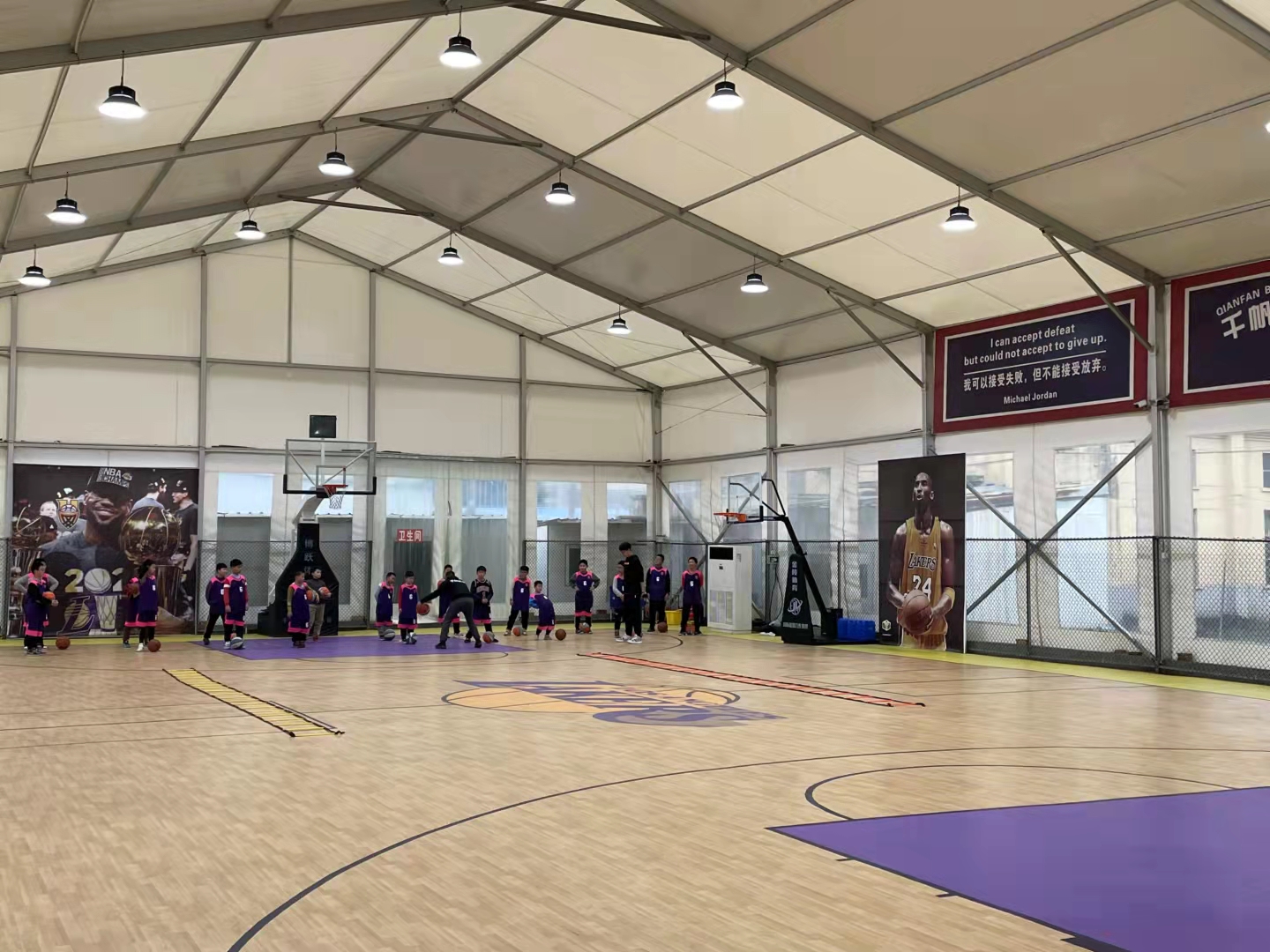 لعب مع Indoor Basketball Court Building